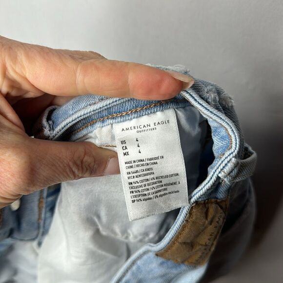 American Eagle Daisy Embroidered Distressed Jean Mom Shorts. Size 4. - Picture 10 of 11